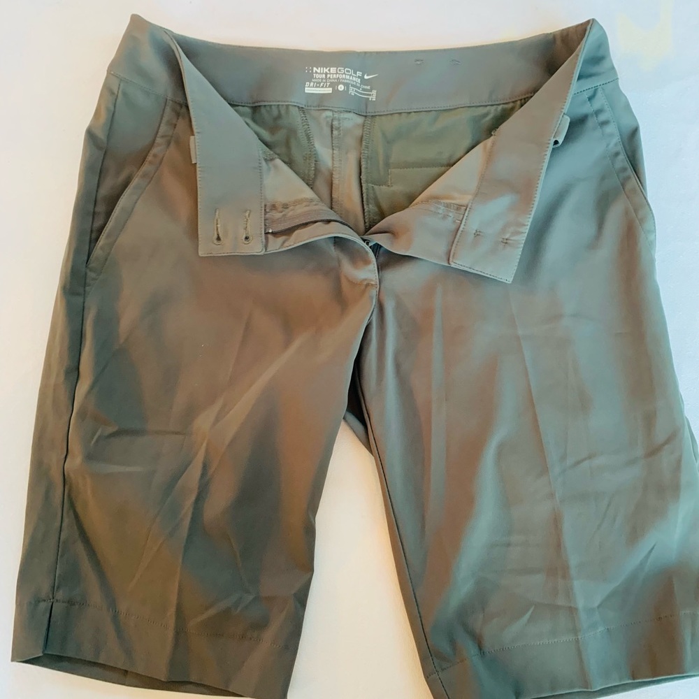 Nike Women’s Golf Shorts Olive Size 4